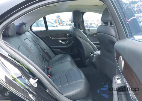 2018 Mercedes-Benz C 300 z USA, uszkodzony, nr VIN WDDWF4JB2JR402847